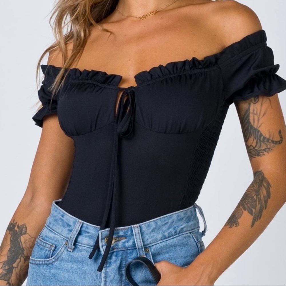 Princess Polly Black Off The Shoulder Bodysuit!